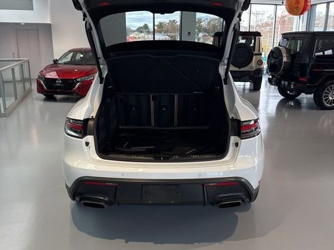 Used 2022 Porsche Macan Base image 8