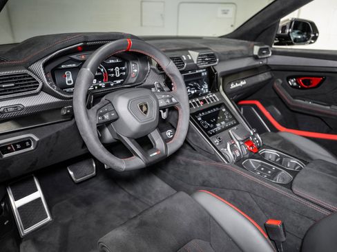 Used 2024 Lamborghini Urus Performante AWD/4WD image 16