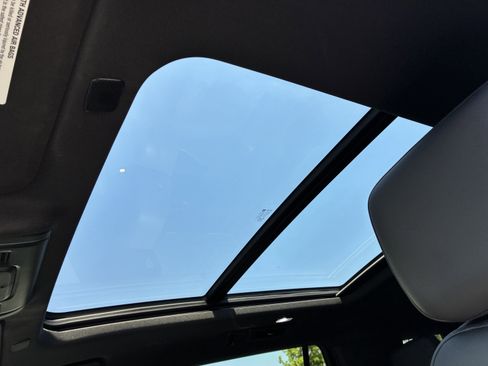 Used 2022 Chevrolet Tahoe LT w/ Luxury Package image 27