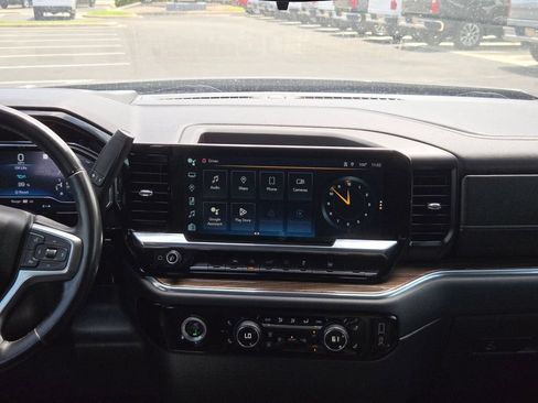 Used 2022 Chevrolet Silverado 1500 LT RWD image 12
