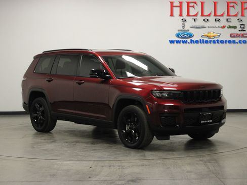 Used 2022 Jeep Grand Cherokee L Laredo image 1
