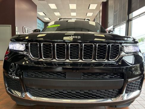 Used 2023 Jeep Grand Cherokee L Limited AWD/4WD image 4