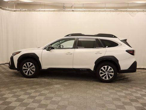 Used 2023 Subaru Outback Premium image 2