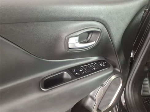 Used 2022 Jeep Renegade Limited image 10