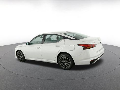 Used 2025 Nissan Altima 2.5 SV FWD image 8