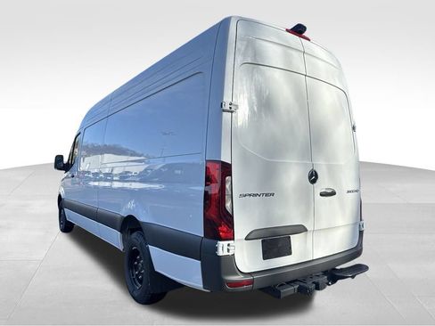 Used 2024 Mercedes-Benz Sprinter 3500 image 3