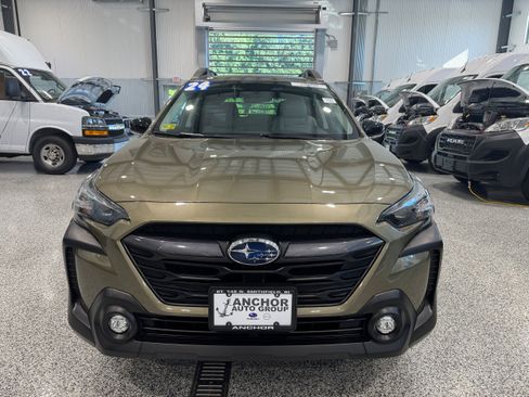 Used 2024 Subaru Outback Premium AWD/4WD image 2