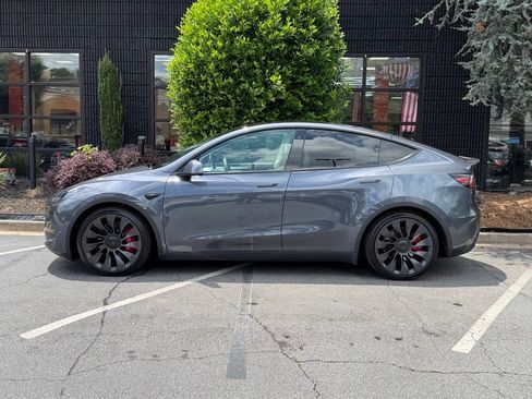 Used 2023 Tesla Model Y Long Range AWD/4WD image 9