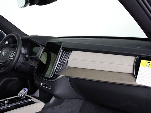 New 2026 Volvo XC90 B6 Plus w/ Protection Package Premier image 9