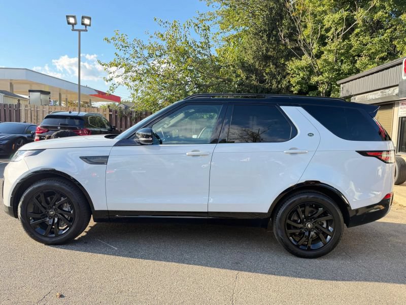 Used 2020 Land Rover Discovery Landmark AWD/4WD image 9