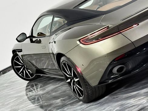 Used 2018 Aston Martin DB11 V12 RWD image 13