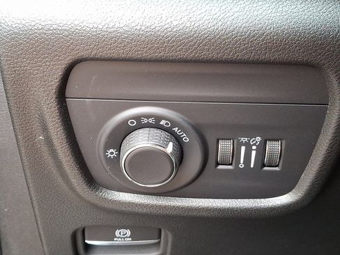 Certified 2023 Jeep Grand Cherokee Laredo w/ Luxury Tech Group I image 23