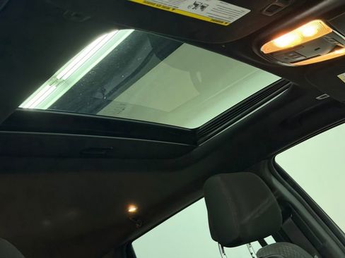 Used 2018 Jeep Grand Cherokee Laredo image 21