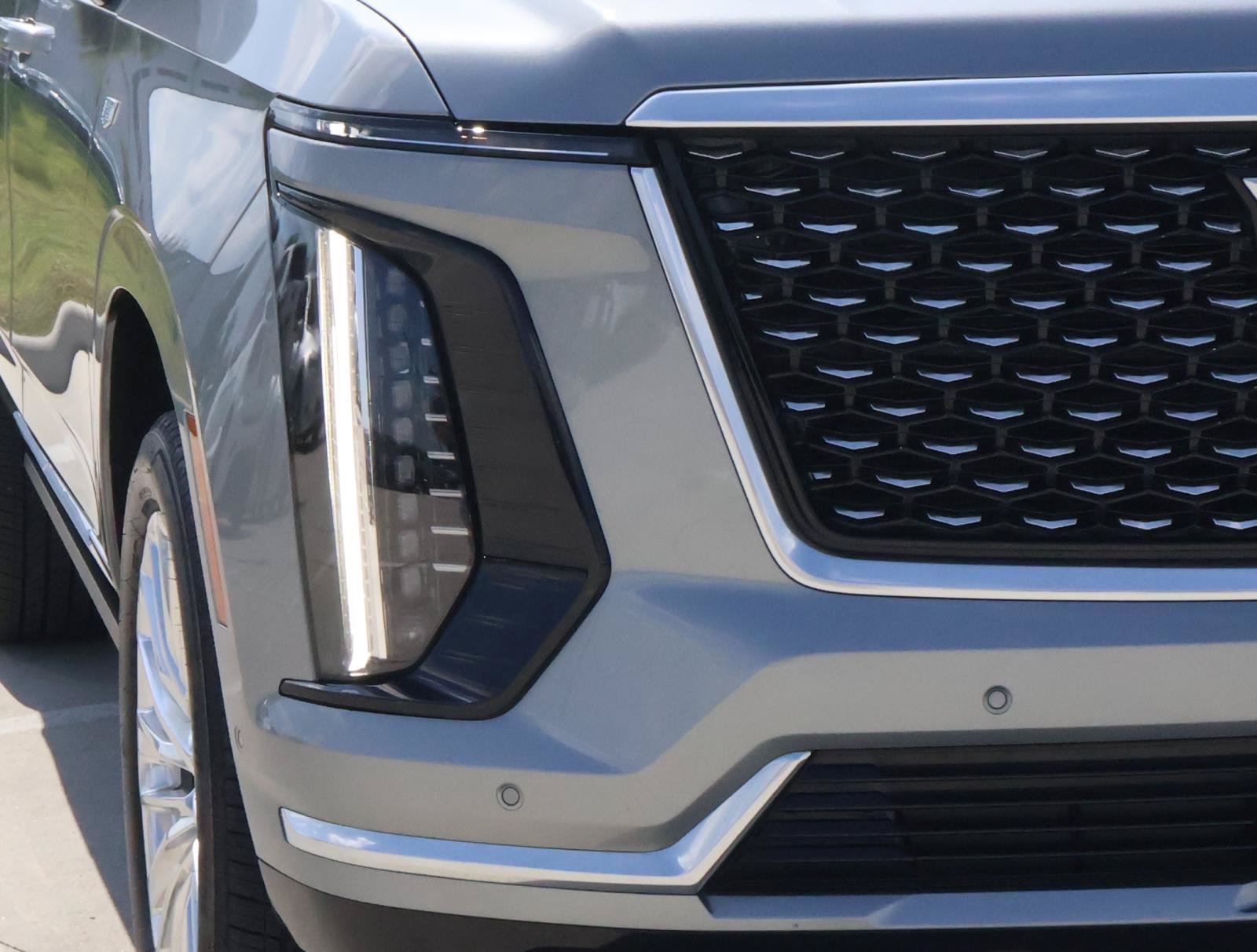 Used 2026 Cadillac Escalade Luxury AWD/4WD image 9