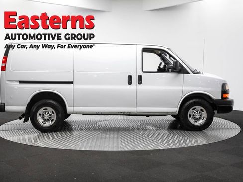Used 2021 Chevrolet Express 2500 w/ Driver Convenience Package RWD image 4
