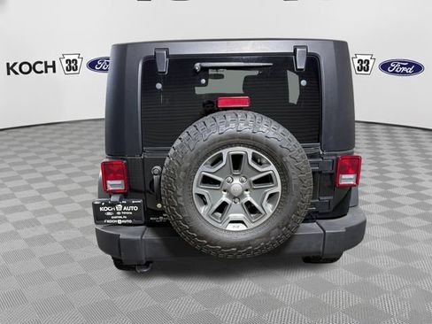 Used 2016 Jeep Wrangler Unlimited Rubicon w/ Connectivity Group AWD/4WD image 7