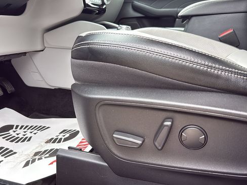 Certified 2023 Ford Escape Platinum w/ Premium Technology Package FWD image 7