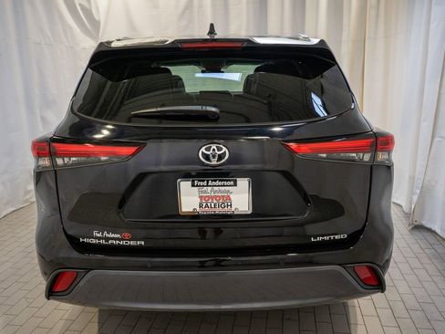 Used 2023 Toyota Highlander Limited image 4