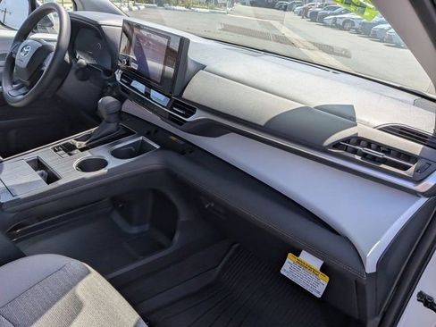 Certified 2026 Toyota Sienna LE FWD image 6