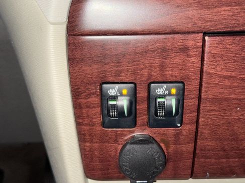 Used 2014 Toyota Sienna XLE image 32