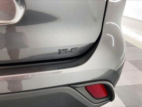 Used 2023 Toyota Highlander XLE FWD image 7
