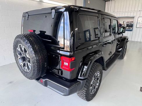 Used 2024 Jeep Wrangler Unlimited Sahara AWD/4WD image 5