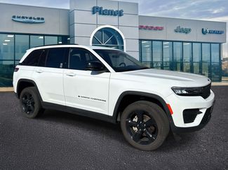 Used 2025 Jeep Grand Cherokee Altitude AWD/4WD video 1