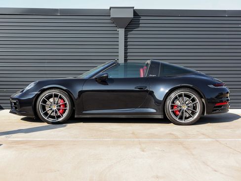 Certified 2021 Porsche 911 Targa 4S image 2