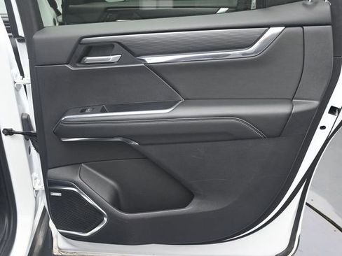 Used 2024 GMC Acadia Elevation FWD image 35