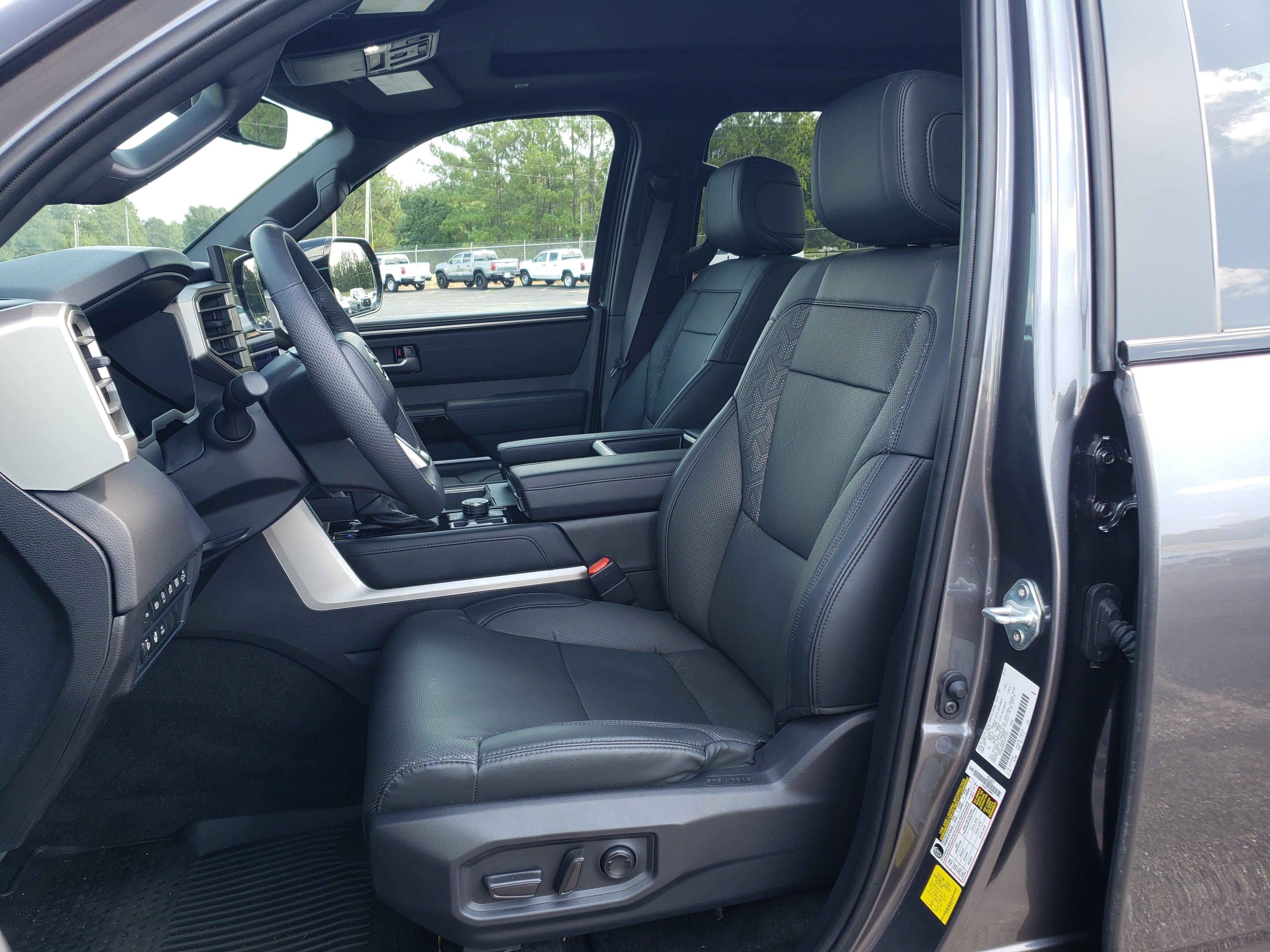 Used 2025 Toyota Tundra Limited w/ TRD Off-Road Package AWD/4WD image 27