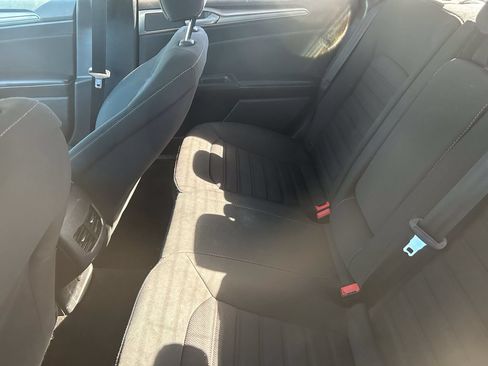 Used 2020 Ford Fusion SE FWD image 8