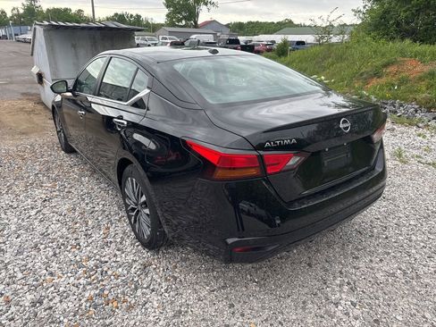 Used 2025 Nissan Altima 2.5 SV FWD image 4
