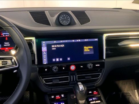 Used 2025 Porsche Macan image 16