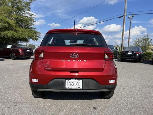 Used 2024 Hyundai Venue Limited image 5