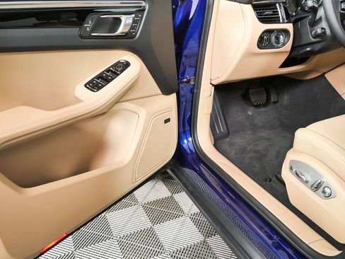 New 2026 Porsche Macan AWD/4WD image 8