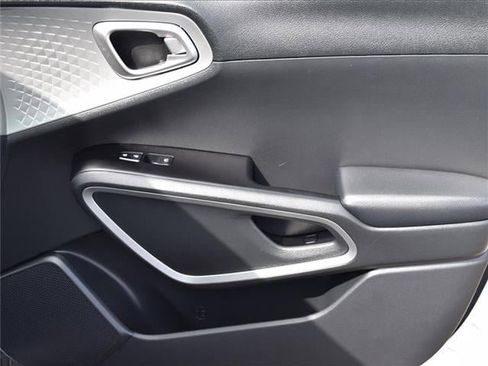 Used 2023 Kia Soul LX w/ LX Technology Package image 26