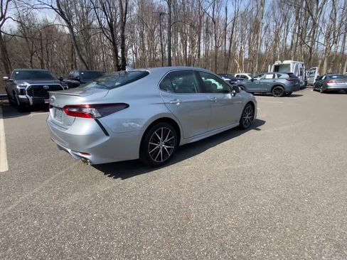 Used 2022 Toyota Camry SE w/ Cold Weather Package image 12