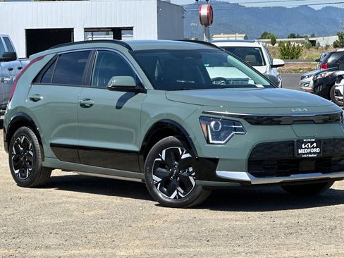 Used 2026 Kia Niro Wind w/ Wind Preserve Package FWD image 2