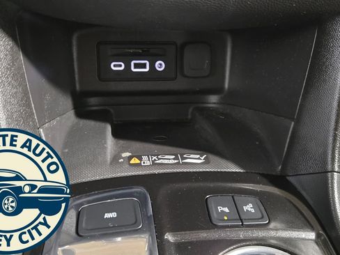 Used 2024 Chevrolet Equinox Premier AWD/4WD image 8