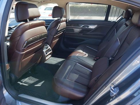 Used 2017 BMW 740i image 21