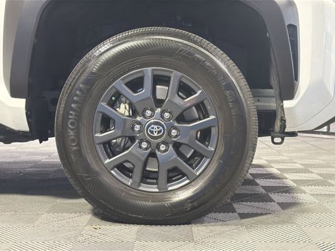 Used 2025 Toyota 4Runner SR5 AWD/4WD image 17