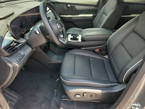 Used 2025 Buick Enclave Preferred AWD/4WD image 5
