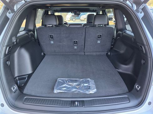 New 2025 Jeep Grand Cherokee Altitude image 29