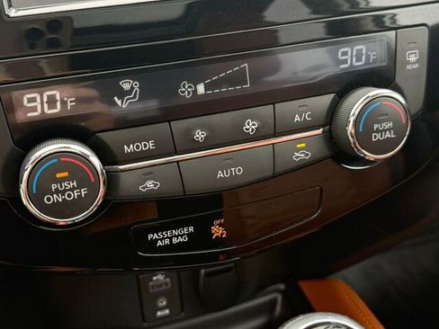 Used 2017 Nissan Rogue SL w/ SL Premium Package image 36