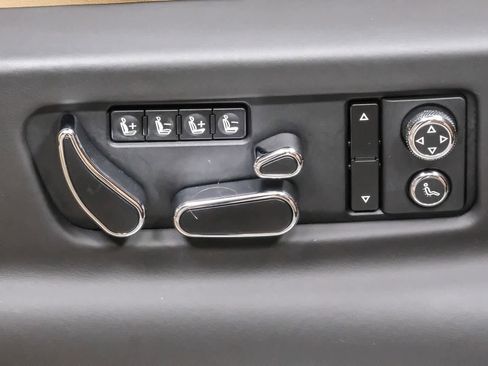 Used 2018 Bentley Bentayga AWD/4WD image 21