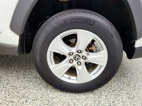 Used 2021 Toyota RAV4 LE AWD/4WD image 9