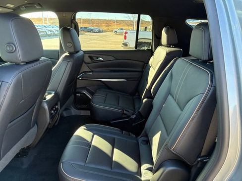 New 2026 Chevrolet Traverse High Country image 17