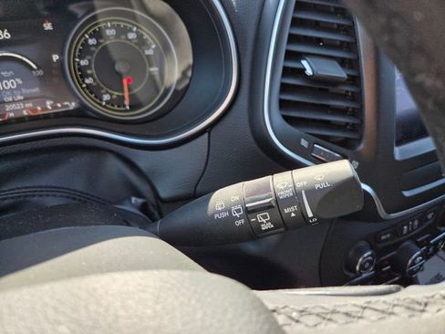 Used 2022 Jeep Cherokee Trailhawk image 21