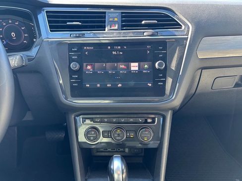 Used 2020 Volkswagen Tiguan SEL image 13