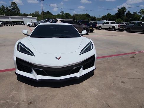 Used 2026 Chevrolet Corvette Z06 w/ Stealth Interior Trim Package RWD image 3